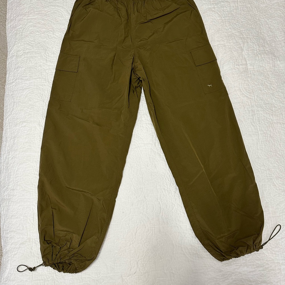 PINK Victoria's Secret Green Cargo Pants with Elastic Waistband and Cuffs